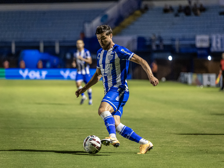 Avaí toma decisão sobre Cristiano após pressão da torcida