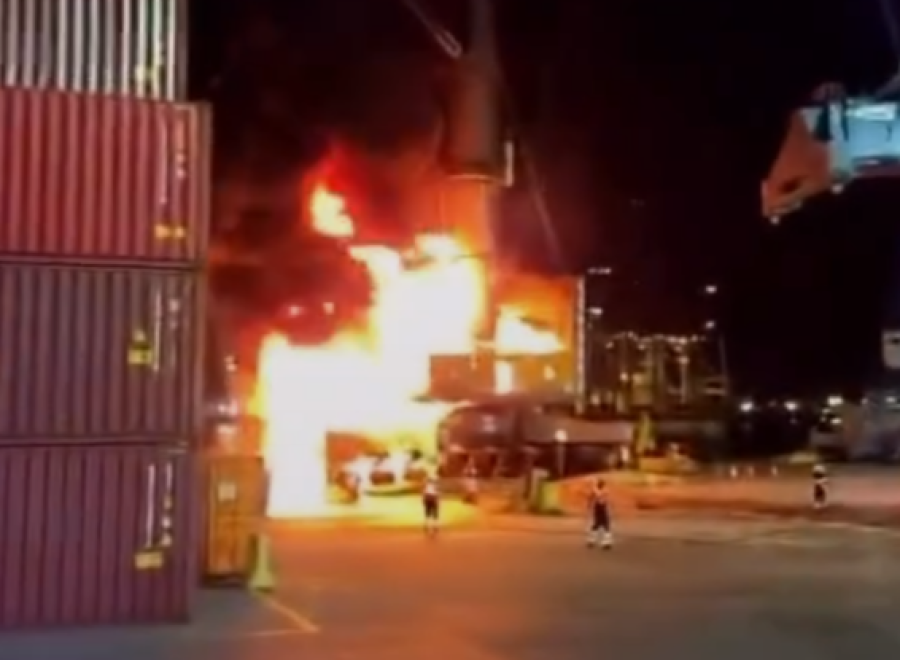 Incêndio de grandes proporções atinge o Porto de Itajaí