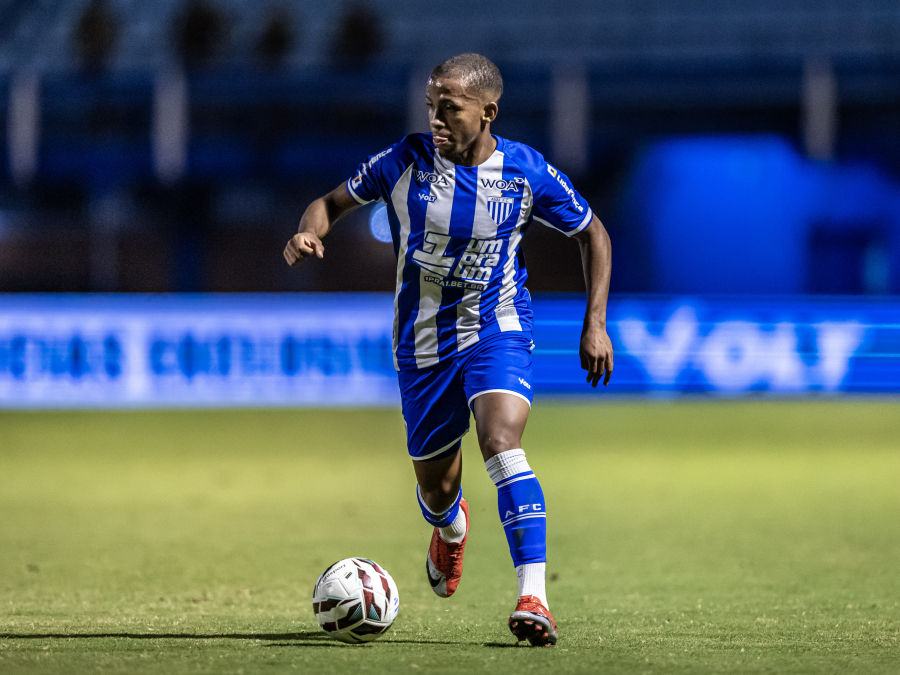 Avaí empata e segue no meio da tabela da Série B