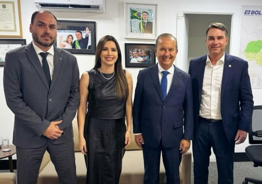 Flávio Bolsonaro participa de encontro estadual do PL em Florianópolis