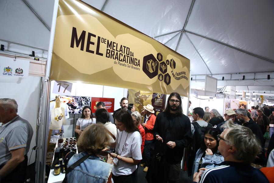Feira do Mel de Santa Catarina espera vender até 55 toneladas de produtos em Florianópolis
