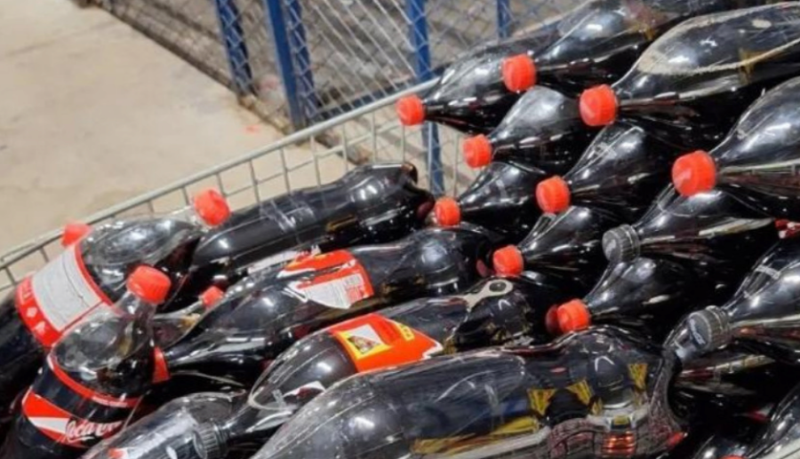 Coca-Cola recolhe produtos após violação de embalagens por causa de figurinhas da Copa