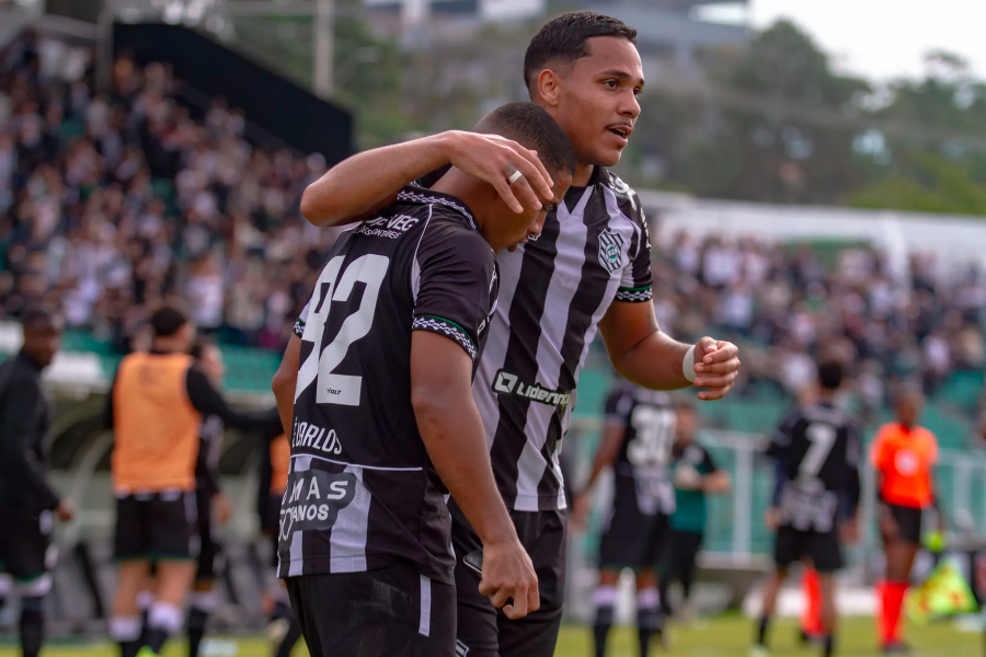 Figueirense vence o Caxias de virada e segue vivo na busca pelo G-8 da Série C