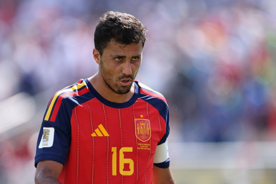 Rodri chega a Barcelona para realizar sonho e encaminha acerto com o clube catalão