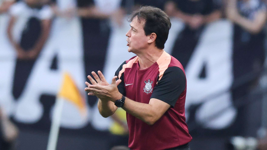 Corinthians demite Fernando Diniz após sequência de sete derrotas no Brasileirão