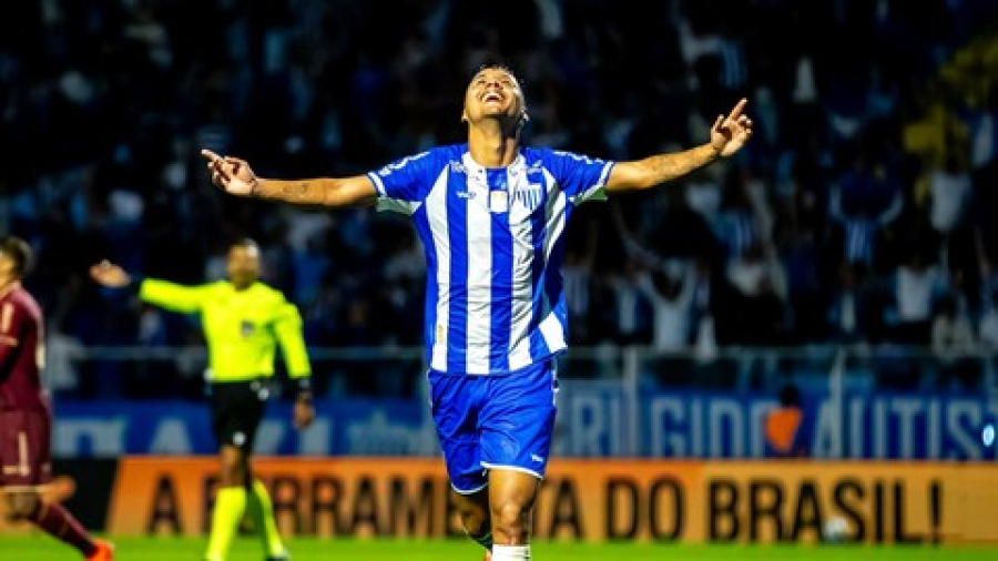 Avaí vence Londrina e ganha fôlego na luta contra o rebaixamento na Série B