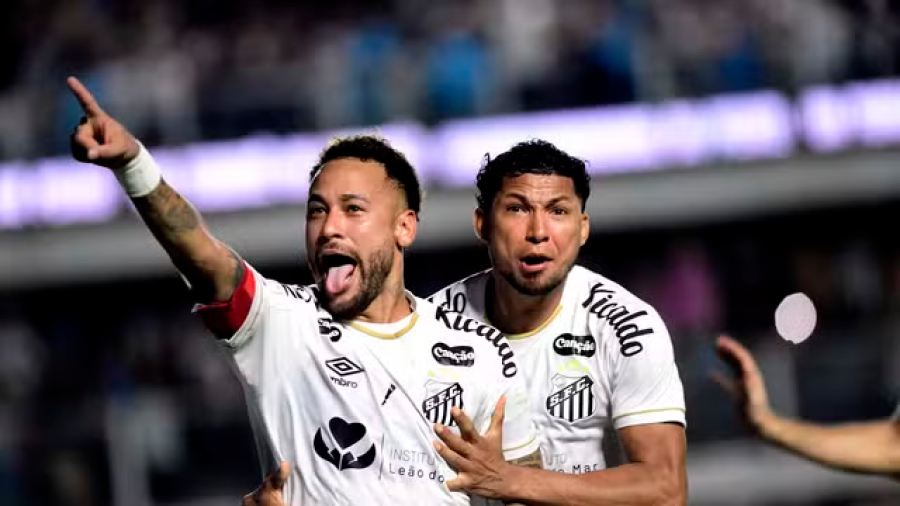 Neymar marca duas vezes, Santos busca empate com o Flamengo na Vila Belmiro