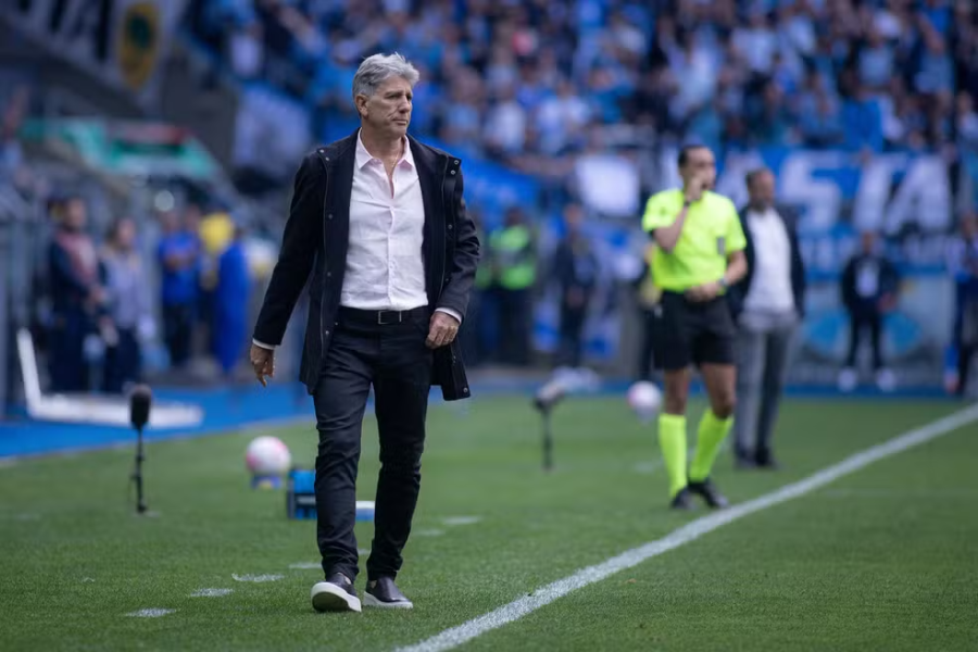 Renato volta a criticar a direção do Grêmio e revela que jogador chegou 9 kg acima do peso
